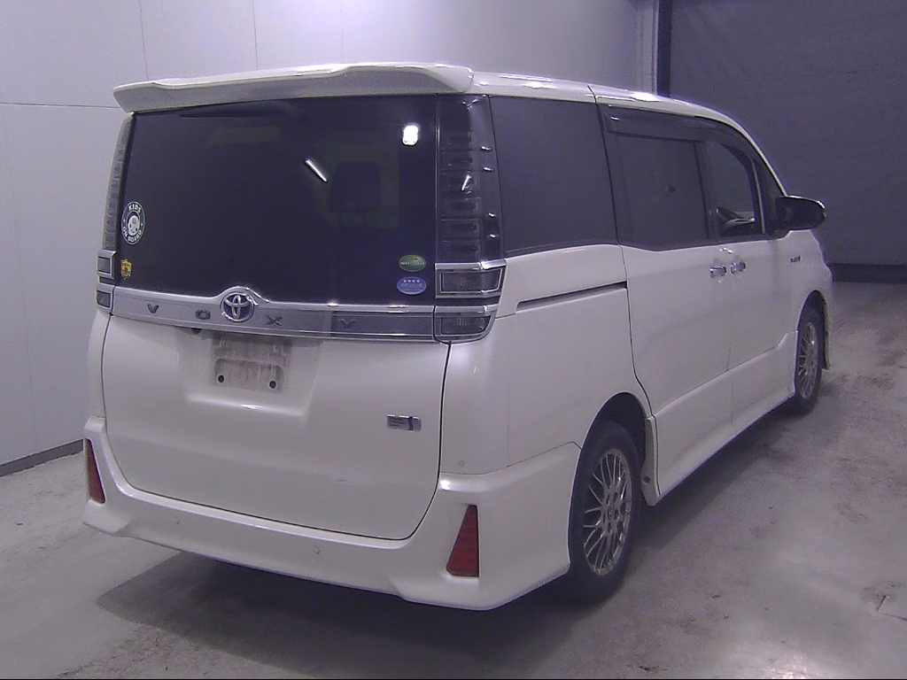 TOYOTA VOXY