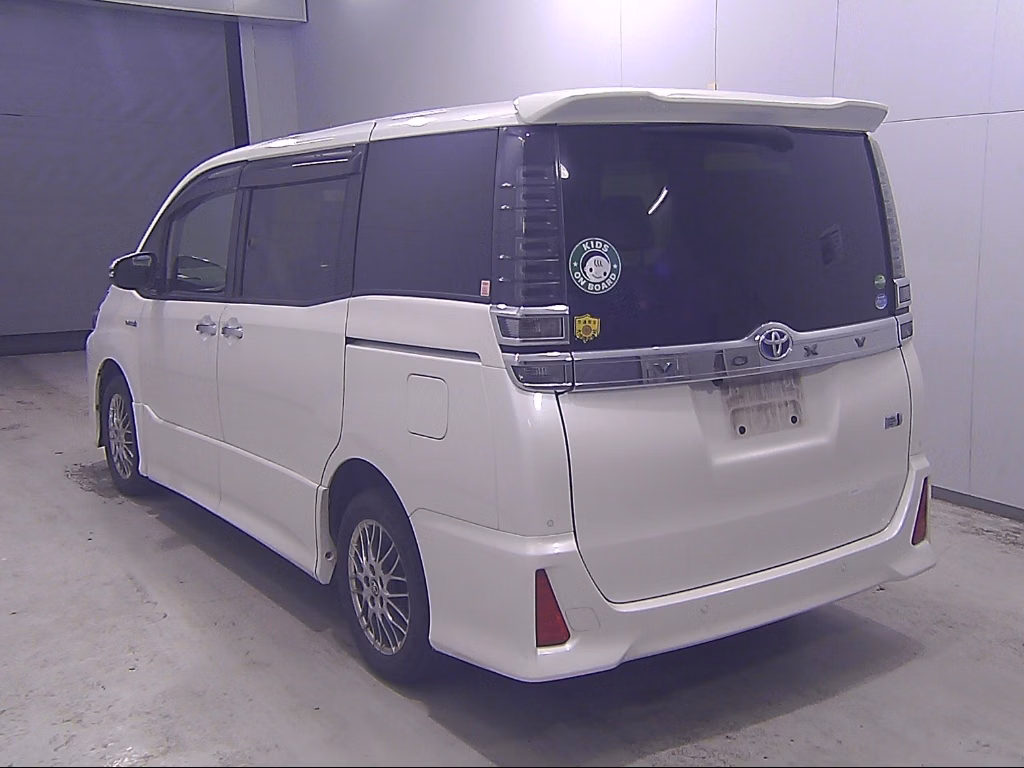 TOYOTA VOXY