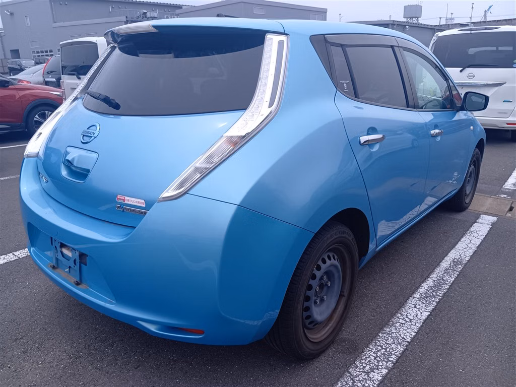 NISSAN LEAF