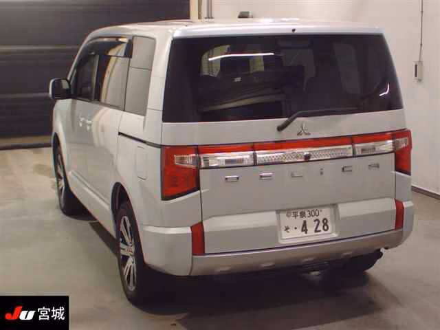 MITSUBISHI DELICA D:5