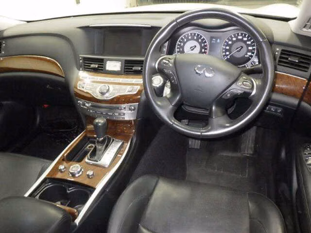 NISSAN FUGA