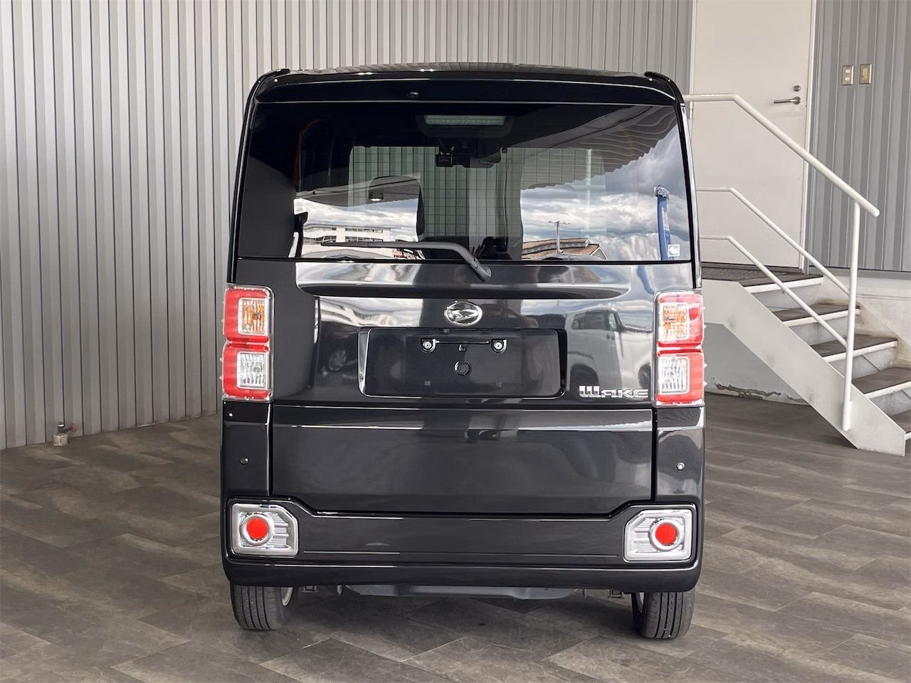 DAIHATSU WAKE