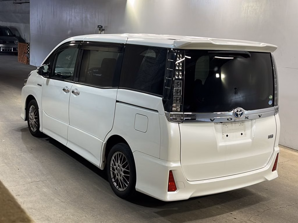 TOYOTA VOXY