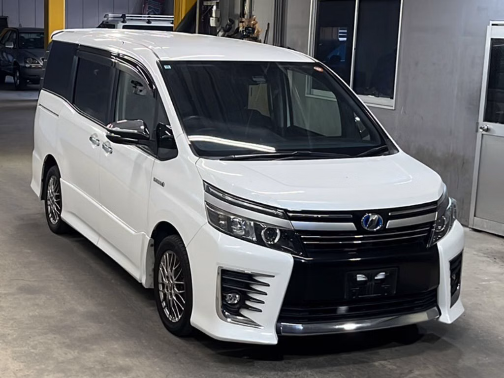 TOYOTA VOXY
