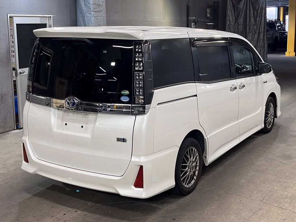 TOYOTA VOXY