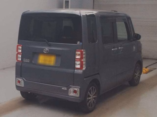 TOYOTA PIXIS MEGA