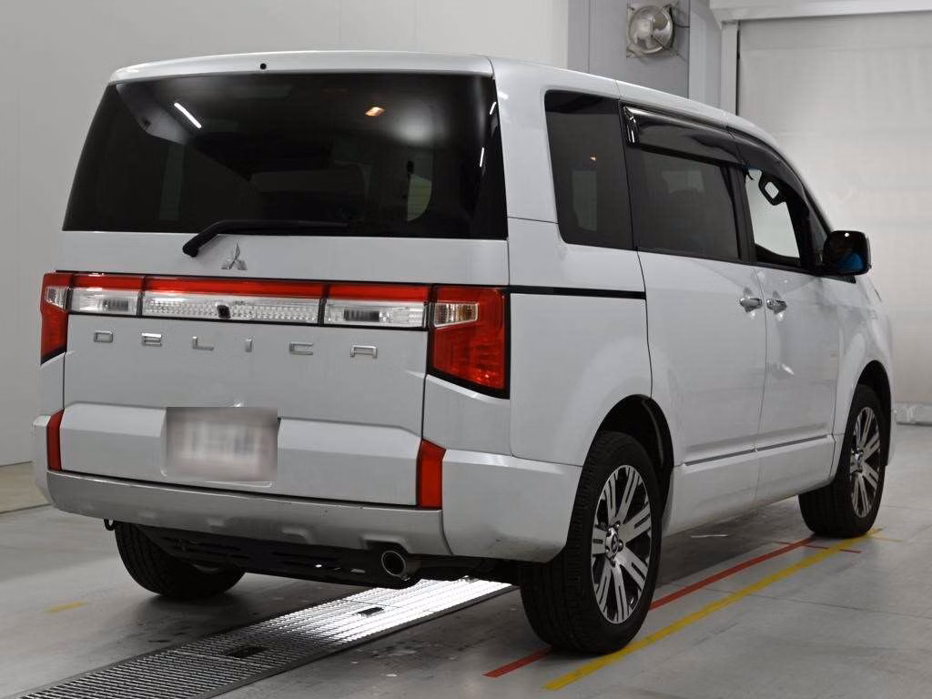 MITSUBISHI DELICA D:5