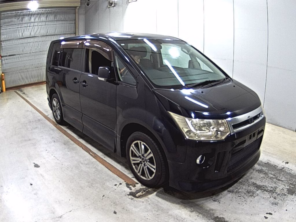 MITSUBISHI DELICA D:5