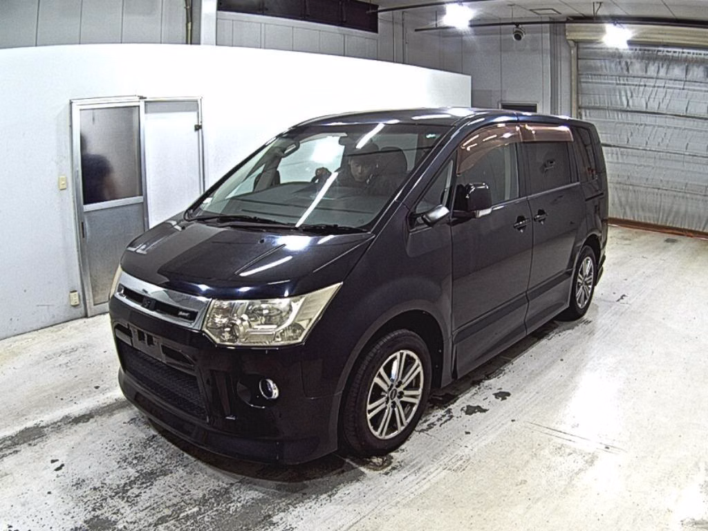 MITSUBISHI DELICA D:5