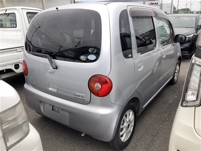DAIHATSU MOVE LATTE