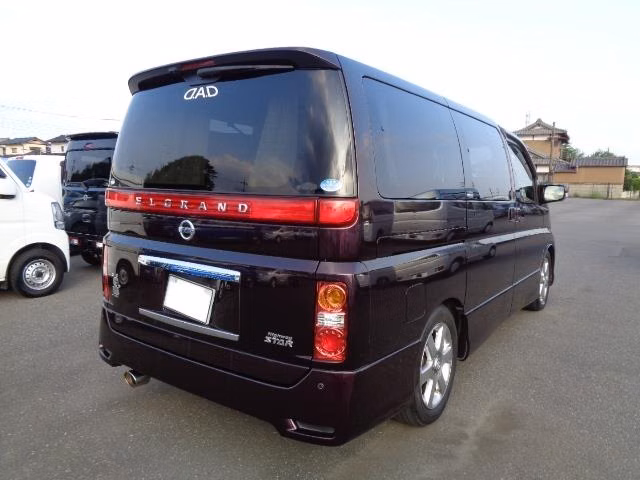 NISSAN ELGRAND