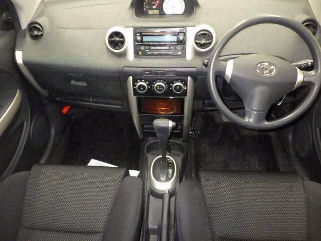 TOYOTA IST