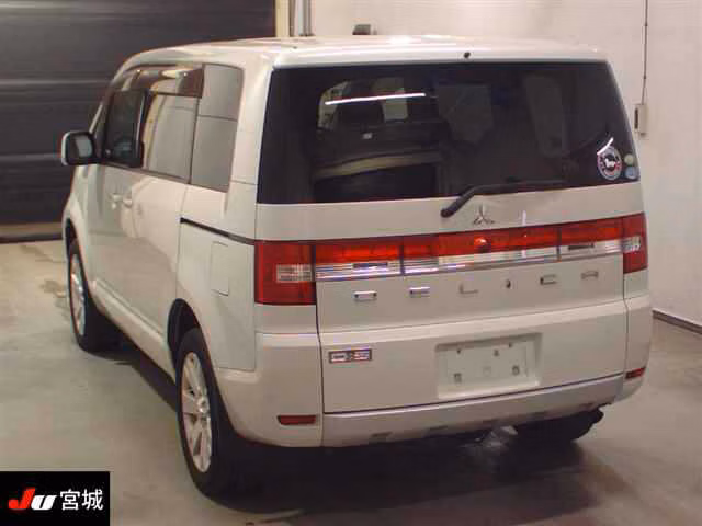 MITSUBISHI DELICA D:5