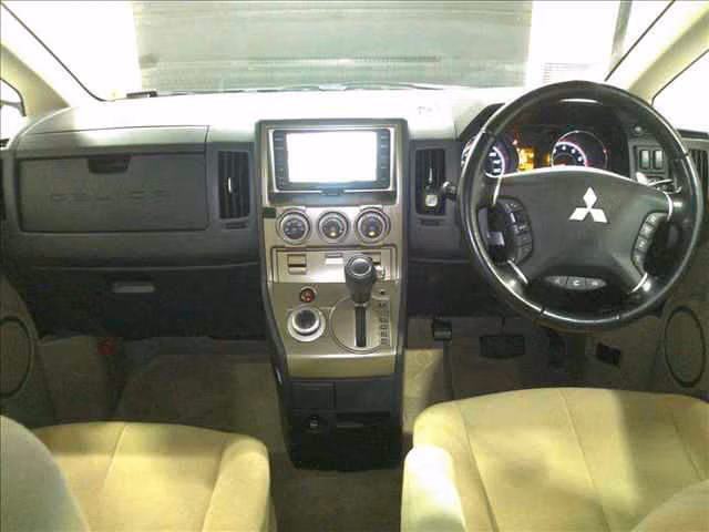 MITSUBISHI DELICA D:5