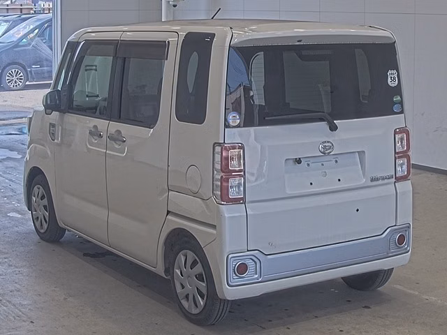DAIHATSU WAKE