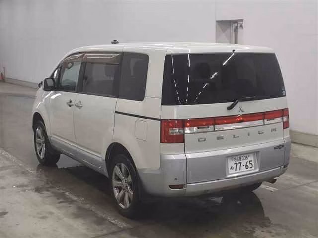 MITSUBISHI DELICA D:5