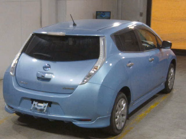 NISSAN LEAF