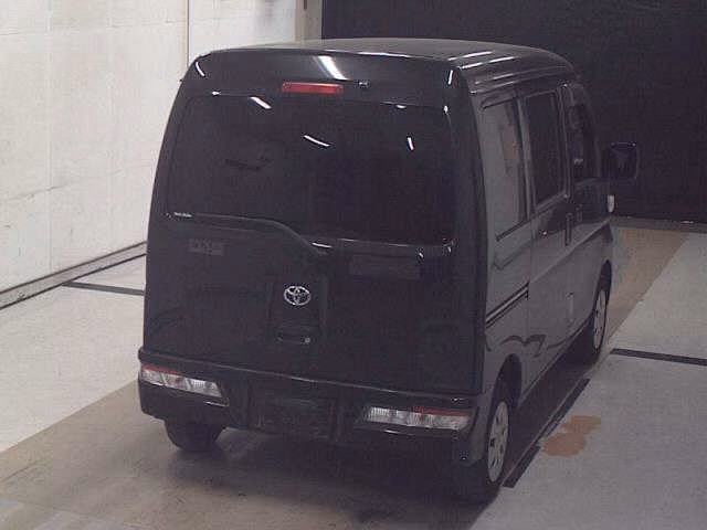 TOYOTA PIXIS VAN