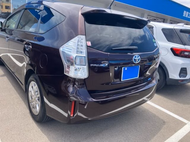TOYOTA PRIUS ALPHA