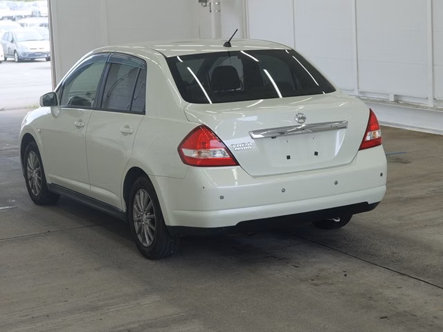 NISSAN TIIDA LATIO
