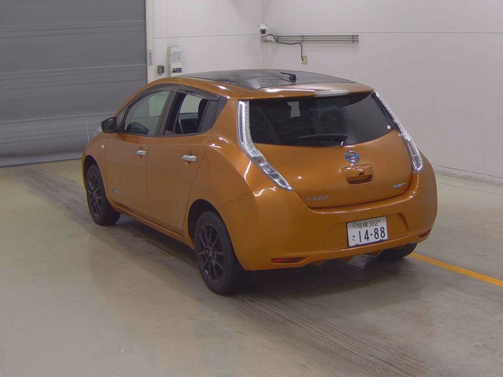 NISSAN LEAF