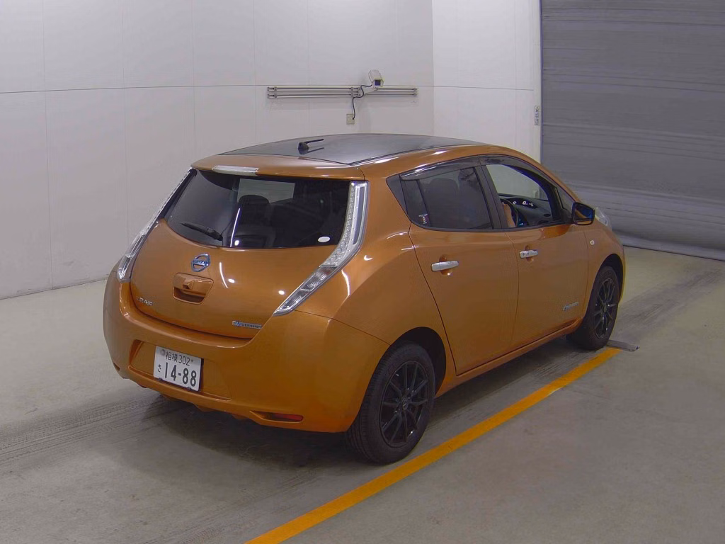 NISSAN LEAF