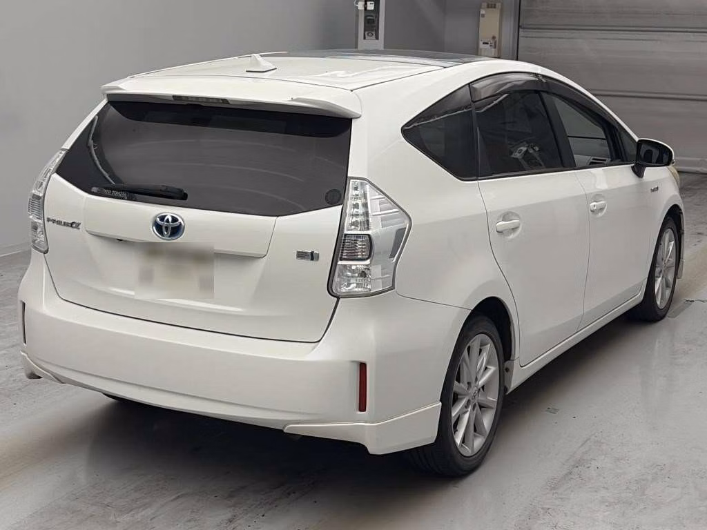 TOYOTA PRIUS ALPHA