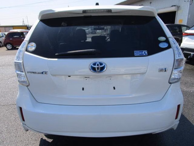 TOYOTA PRIUS ALPHA