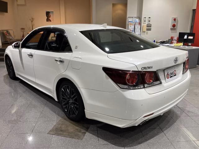 TOYOTA CROWN