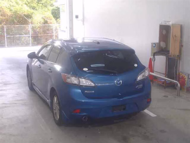 MAZDA AXELA