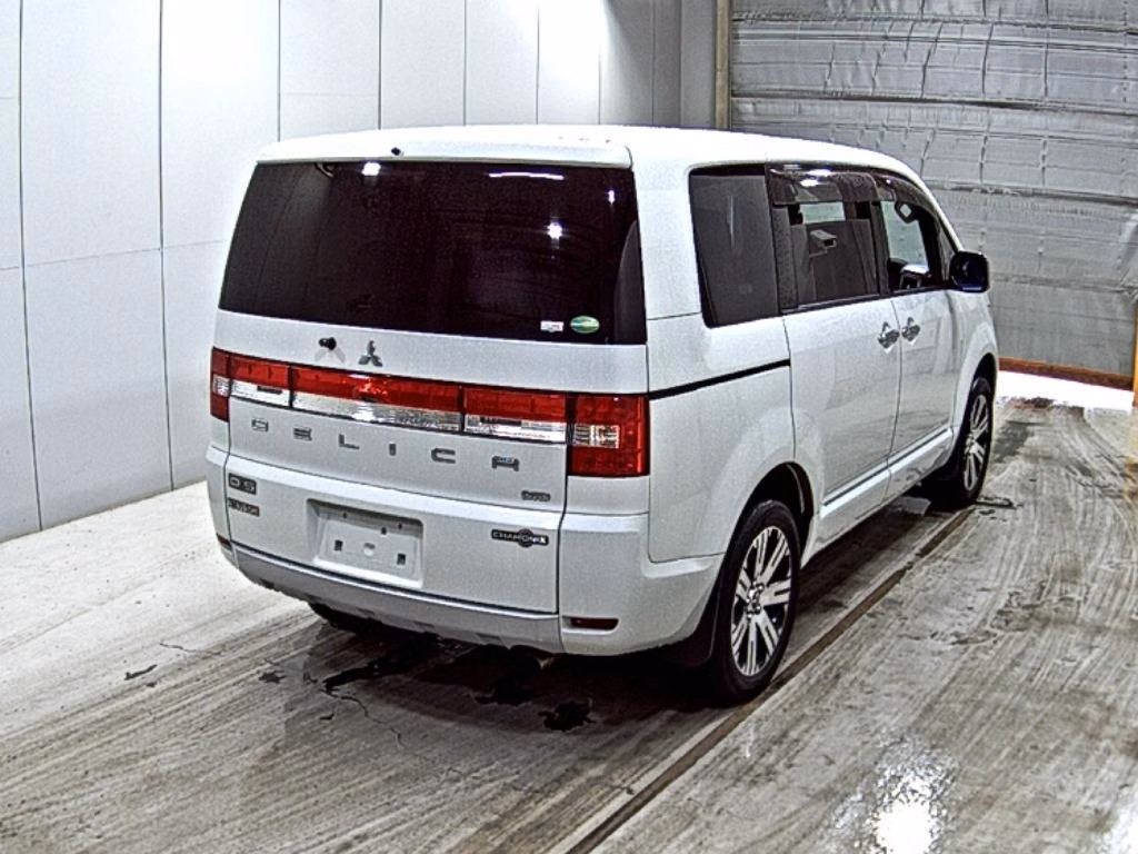MITSUBISHI DELICA D:5