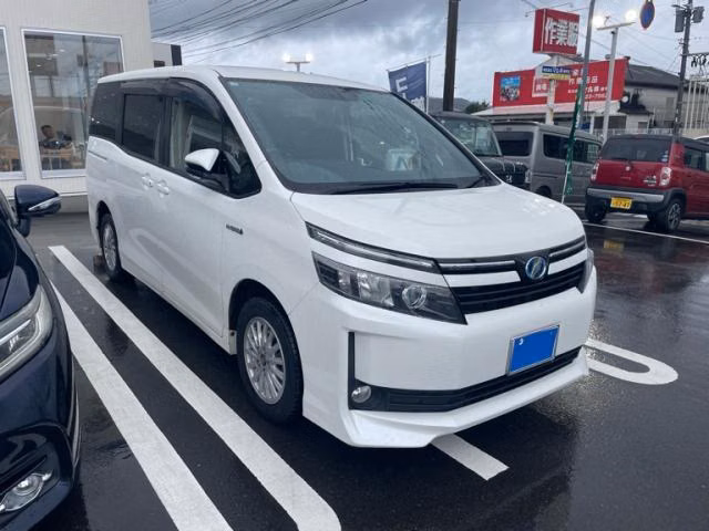 TOYOTA VOXY