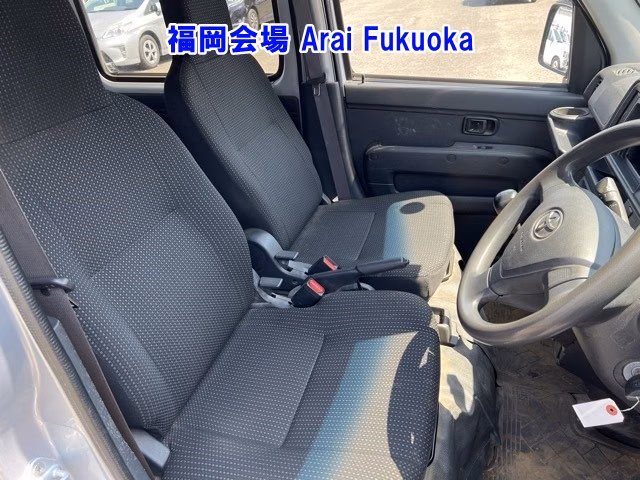 TOYOTA PIXIS VAN