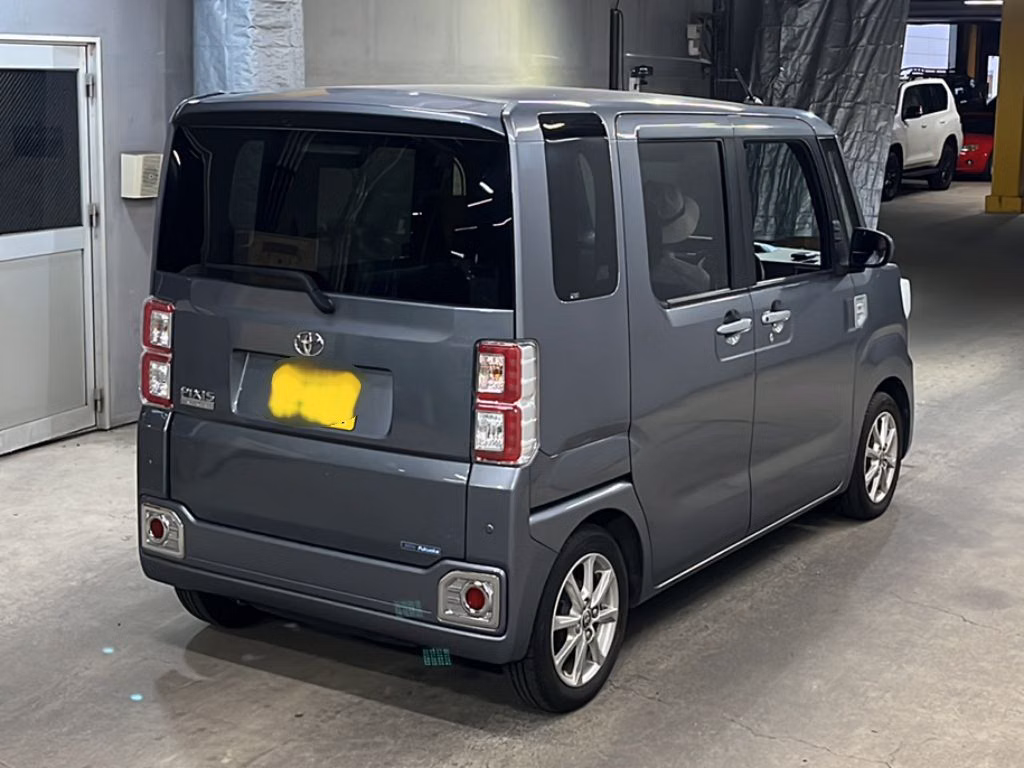 TOYOTA PIXIS MEGA
