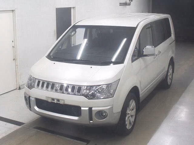 MITSUBISHI DELICA D:5