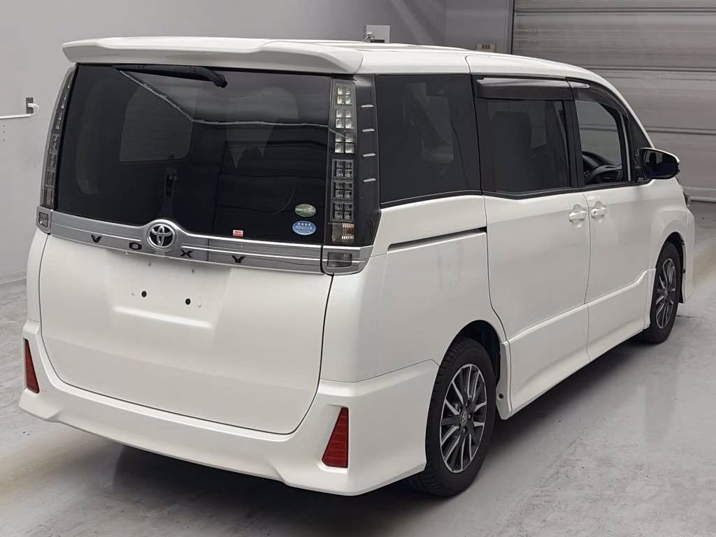 TOYOTA VOXY