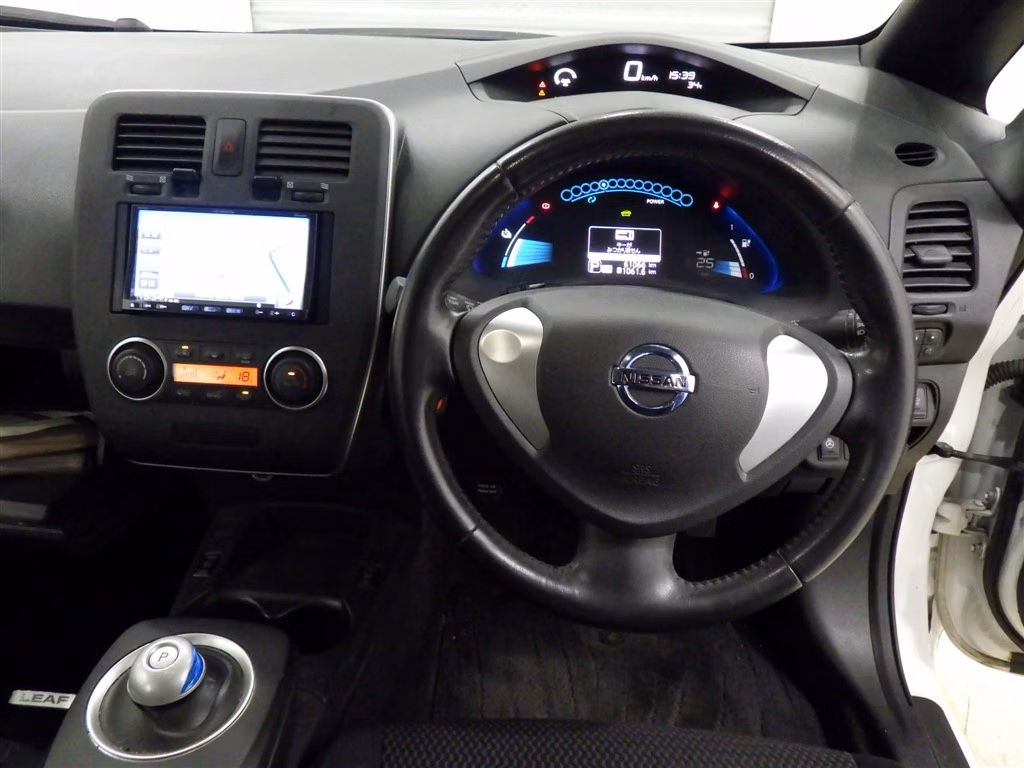 NISSAN LEAF