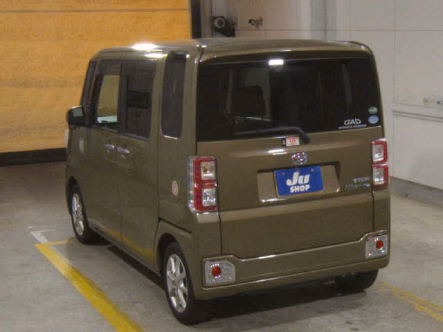 DAIHATSU WAKE