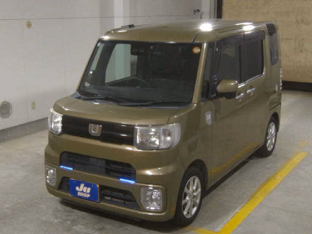 DAIHATSU WAKE