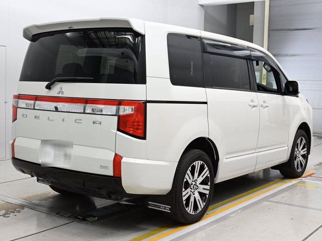 MITSUBISHI DELICA D:5