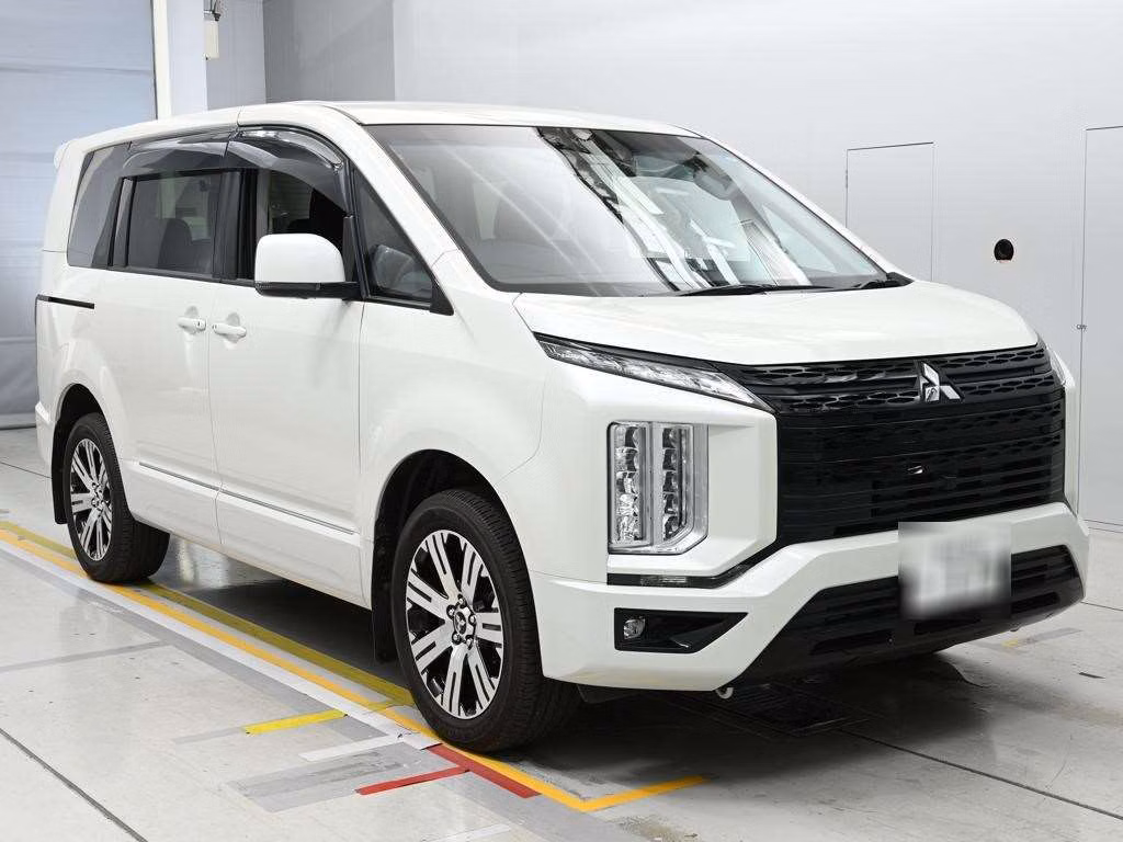 MITSUBISHI DELICA D:5