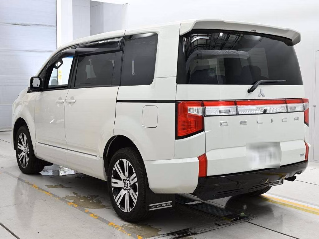 MITSUBISHI DELICA D:5