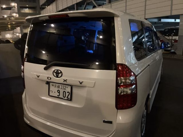 TOYOTA VOXY