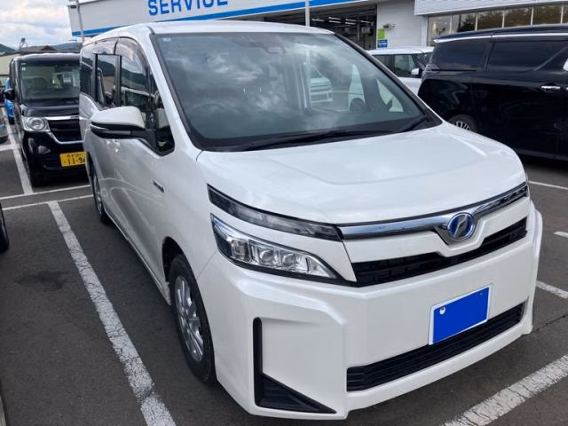 TOYOTA VOXY