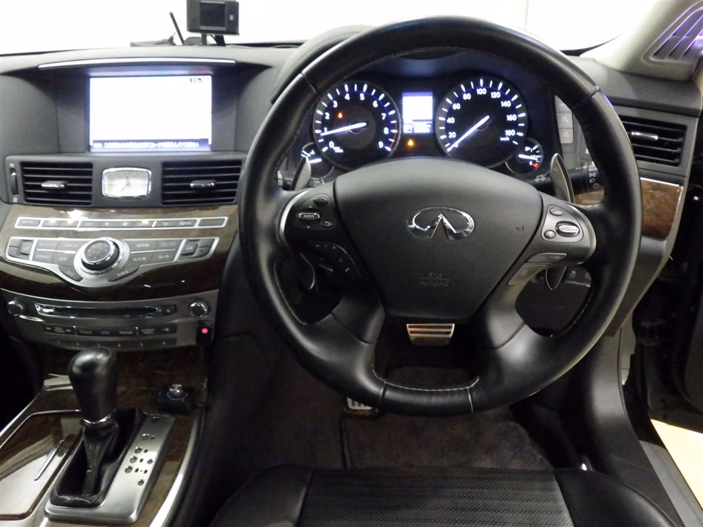 NISSAN FUGA