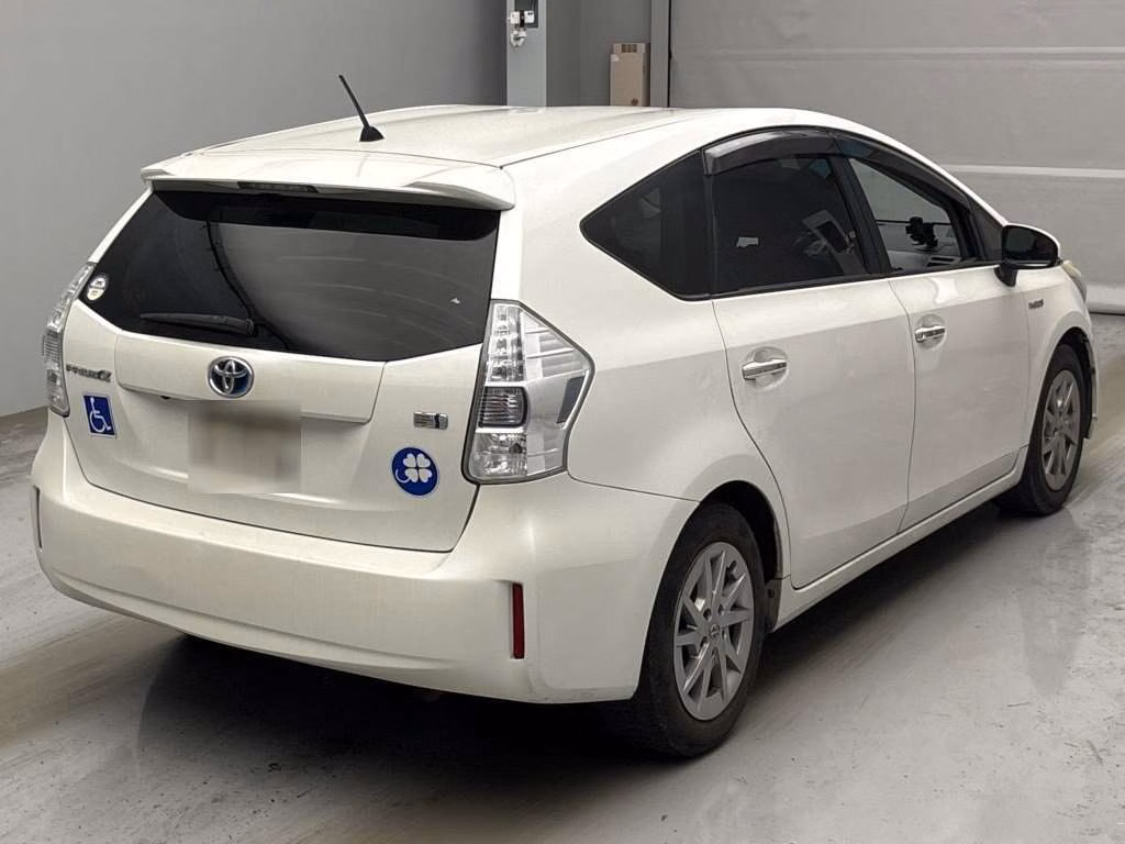 TOYOTA PRIUS ALPHA