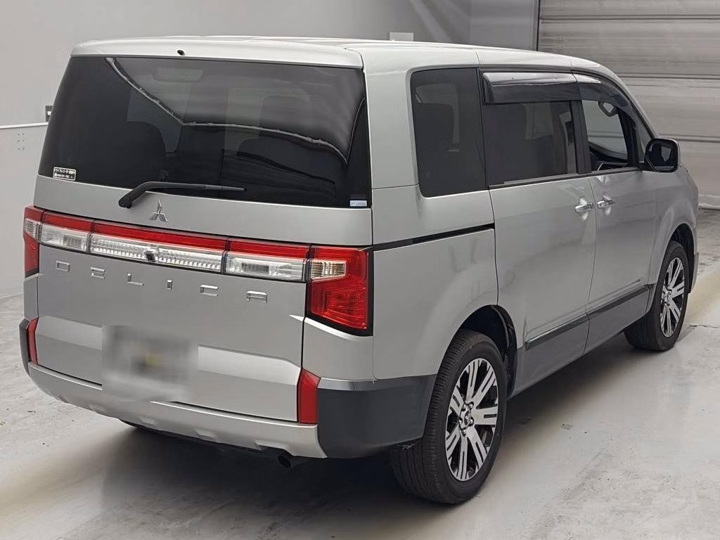 MITSUBISHI DELICA D:5
