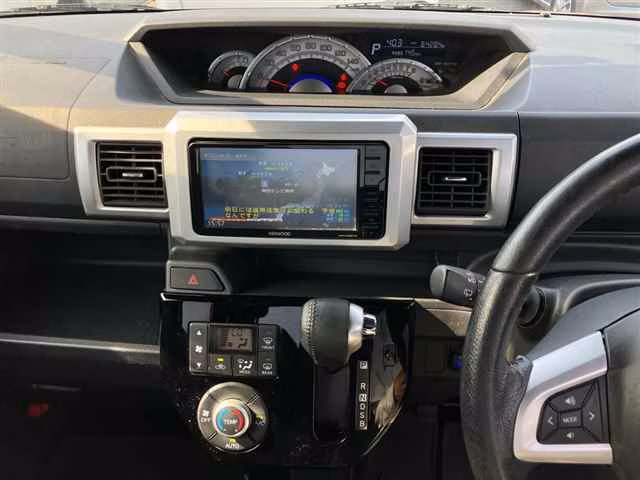 DAIHATSU WAKE