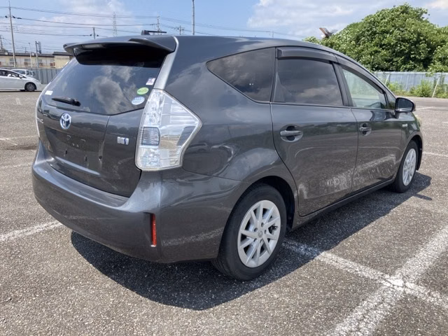 TOYOTA PRIUS ALPHA