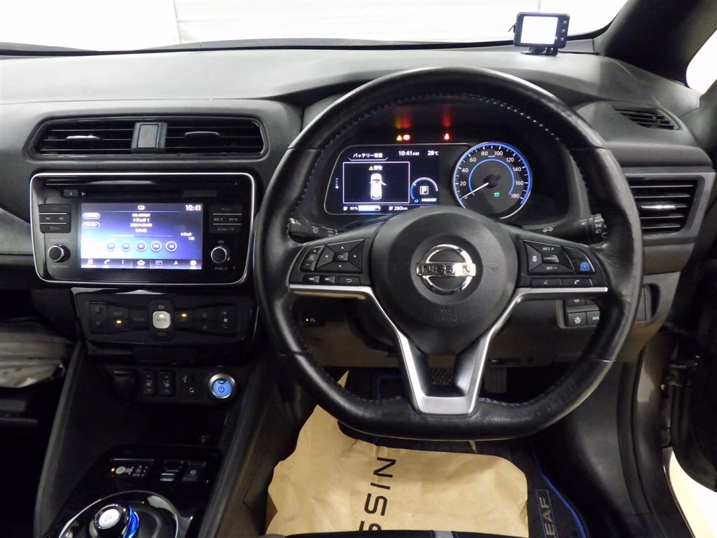 NISSAN LEAF